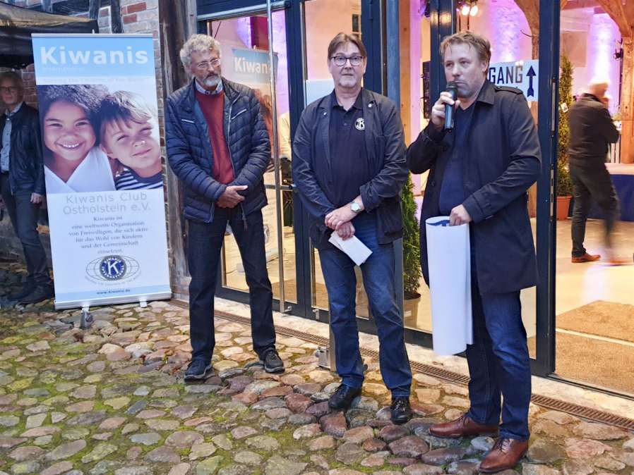 (v.l.) Dr. Michael Weber (Kiwanis), Rainer Steinbock (Kiwanis), Holger Marohn (Initiator Camp Bosau)